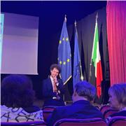 Laureato in Relazioni internazionali, impartisce lezioni di storia per istituti superiori